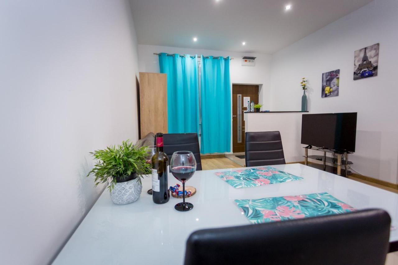 Appartamento Centrum Red Apartament Wałbrzych Esterno foto